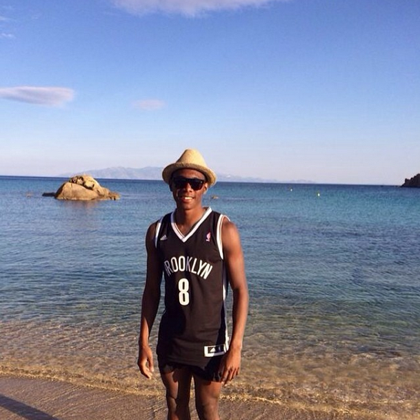 David Alaba tar det lugnt vid stranden. David Alaba tar det lugnt vid stranden.